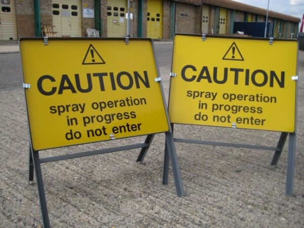 temporary-road-signs-freestanding-frames